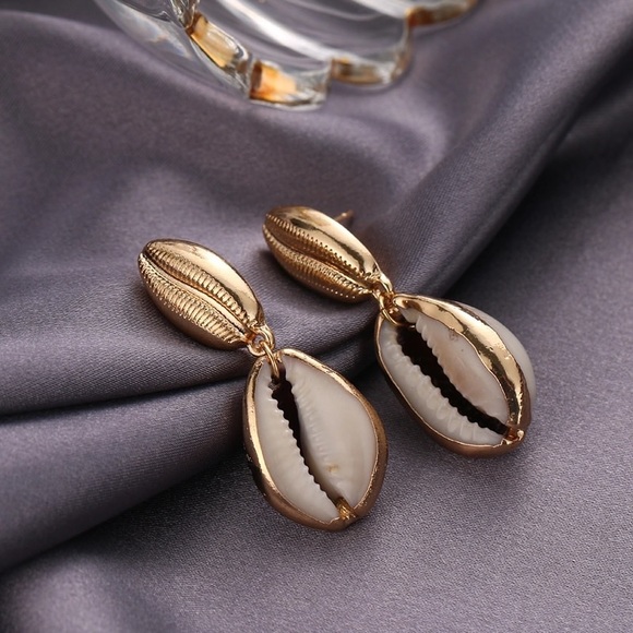 Trendy Gold shells earrings π - Picture 5 of 7